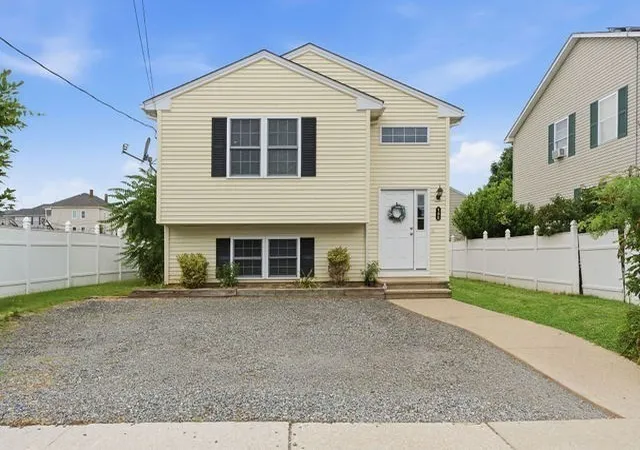 2nd image of 105 Lawrence St, Fall River, MA 02721 | MLS# 73542725