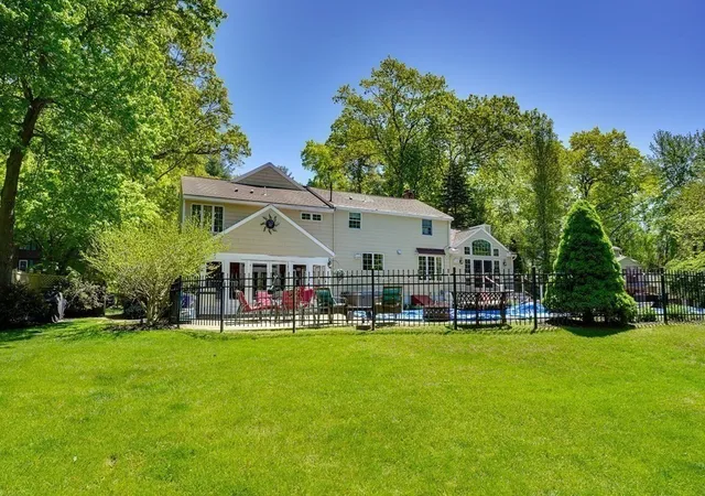 Homes for sale in Burlington, MA | 8 Shady Lane Dr, Burlington, MA 01803 | MLS# 73537433