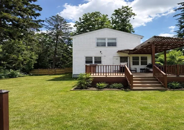 4th image of 330 Newman Ave, Seekonk, MA 02771 | MLS# 73535856