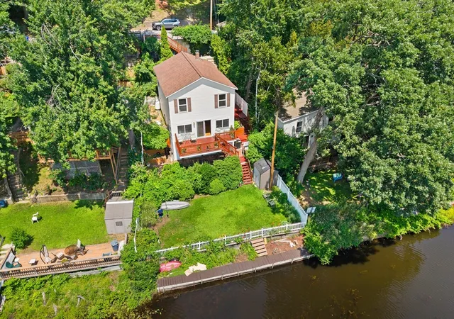 2nd image of 20 Pond Dr, Manchester, NH 03103 | MLS# 73552650