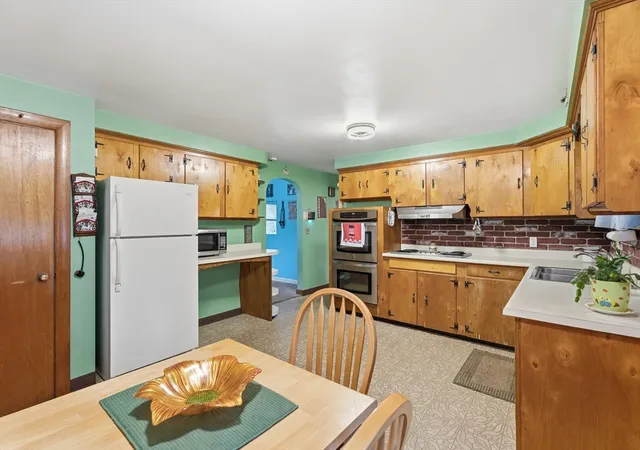 3rd image of 94 Causeway St, Fitchburg, MA 01420 | MLS# 73552539