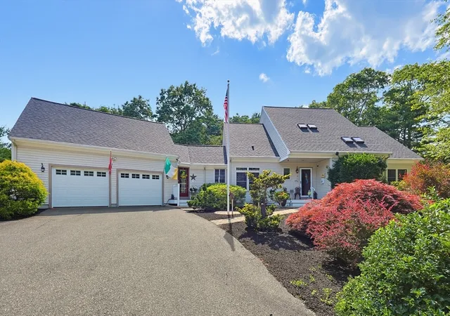 1st image of 119 North St, Mattapoisett, MA 02739 | MLS# 73545357
