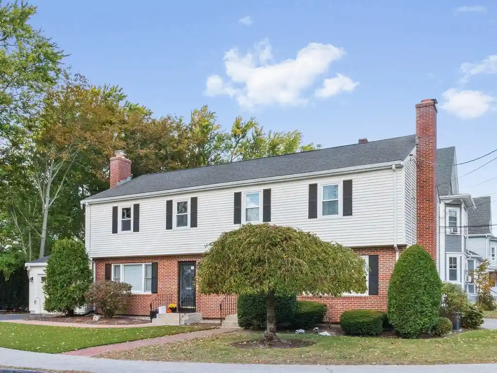 Listing Photo 1 - Condo for sale in 33 Auburn St located at 33 Auburn St, Waltham, MA 01801 - Unit 33 Auburn St