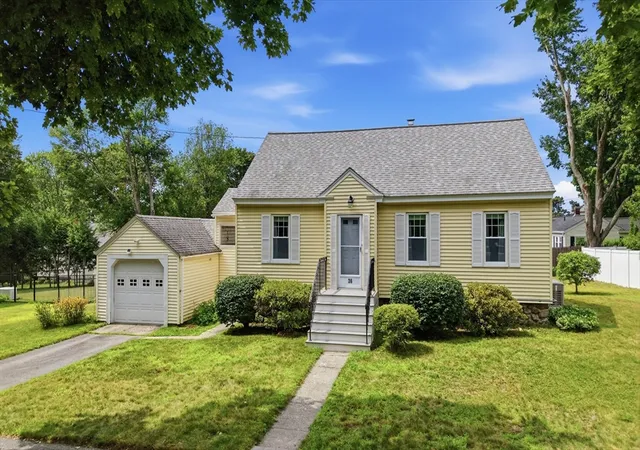 2nd image of 36 Holbrook Rd, North Andover, MA 01845 | MLS# 73553748