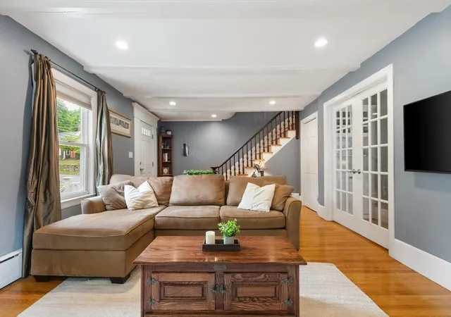 3rd image of 276 Salem St, Wakefield, MA 01880 | MLS# 73546335