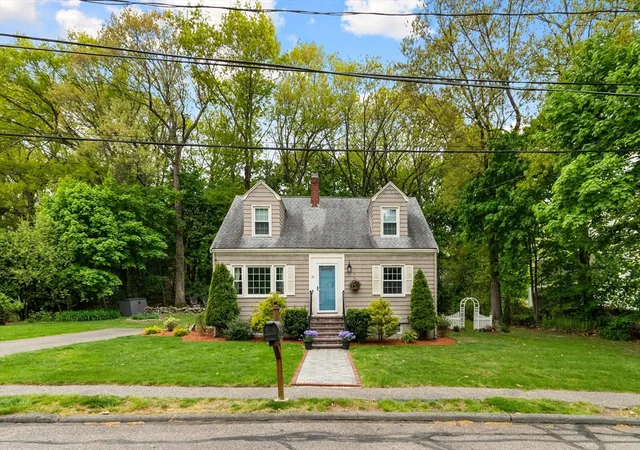 Homes for sale in Woburn, MA | 31 Hiawatha Rd, Woburn, MA 01801 | MLS# 73534129