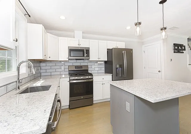 Listing Photo 4 - Condo for sale in building located at 26 Christies Wy, Holbrook, MA 02343 - Unit #26