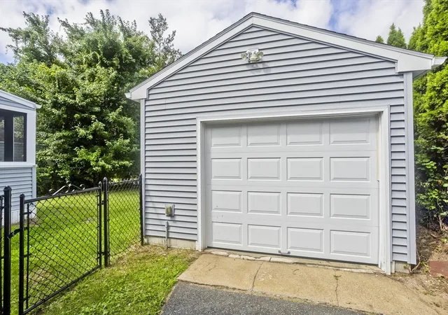 Photo 4 of Sale Pending at 140 Winton St, Springfield, MA 01118 | MLS# 73561028 | Listing updated on 2026-09-02