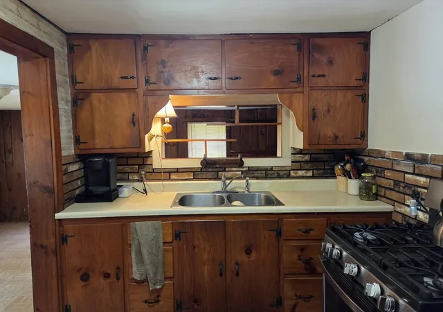 Homes for sale in Leicester, MA | 276 Pine St, Leicester, MA 01524 | MLS# 73532491