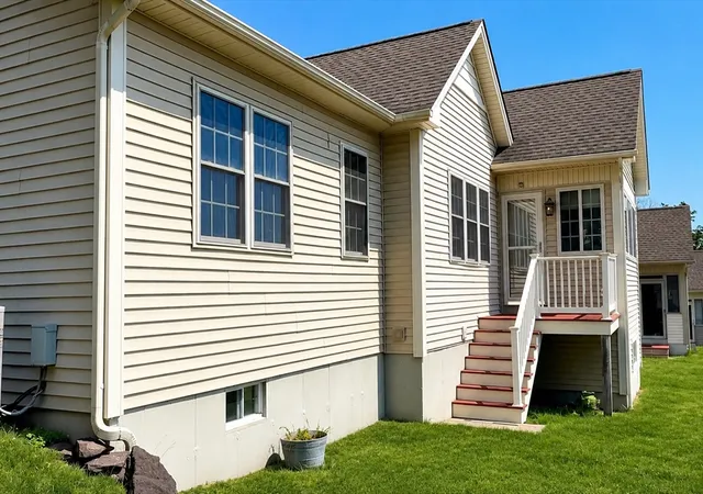 Homes for sale in Holyoke, MA | 717 Northampton St, Holyoke, MA 01040