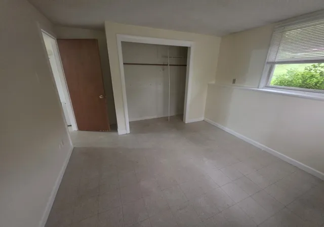 Photo 4 of Sale Pending at 265 North E St, Amherst, MA 01002 | MLS# 73570125 | Listing updated on 2026-09-23