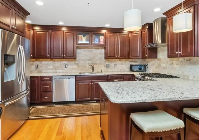 Listing Photo 5 - Condo for sale in building located at 172 Bright St, Waltham, MA 02453 - Unit #3