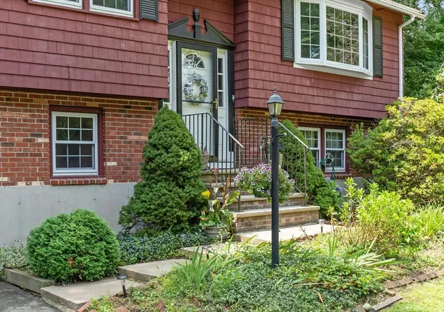 Photo 1 of Sale Pending at 7 Meadowbrook Rd, North Chelmsford, MA 01863 | MLS# 73554087 | Listing updated on 2026-09-08