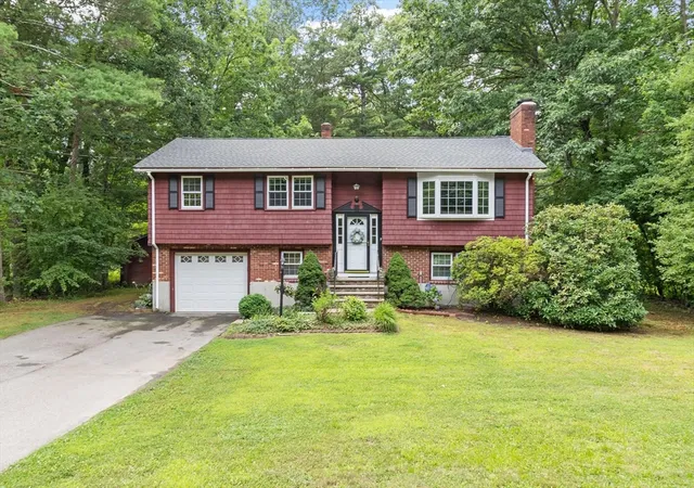 Photo 2 of Sale Pending at 7 Meadowbrook Rd, North Chelmsford, MA 01863 | MLS# 73554087 | Listing updated on 2026-09-08
