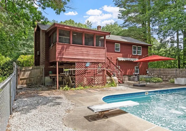 Photo 4 of Sale Pending at 7 Meadowbrook Rd, North Chelmsford, MA 01863 | MLS# 73554087 | Listing updated on 2026-09-08
