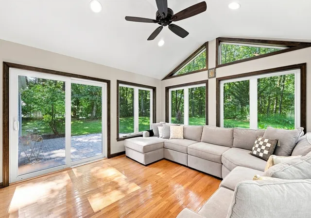 3rd image of 76 Mohawk Dr, Longmeadow, MA 01106 | MLS# 73562231