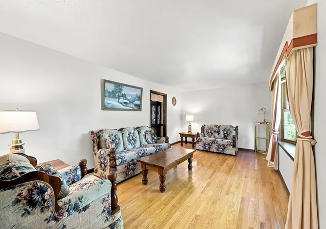 4th image of 76 Mohawk Dr, Longmeadow, MA 01106 | MLS# 73562231