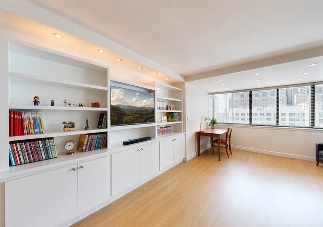 Homes for sale in Boston, MA | 8 Whittier Pl #14F, Boston, MA 02114 | MLS# 73526349