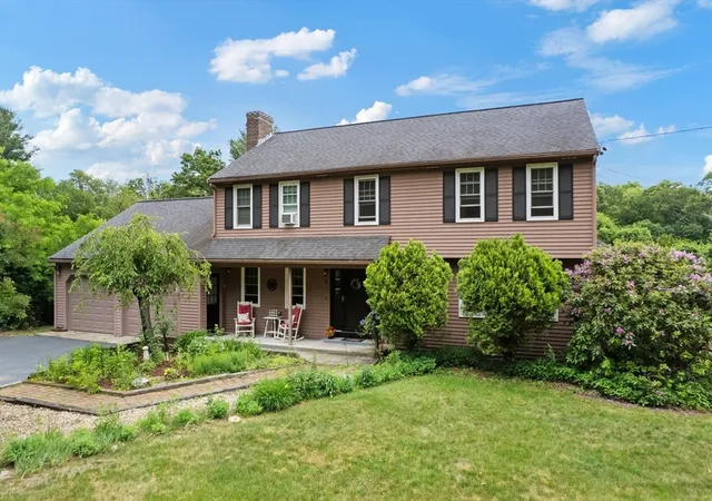 Homes for sale in Uxbridge, MA | 3 Pudding Street, Uxbridge, MA 01569 | MLS# 73536624
