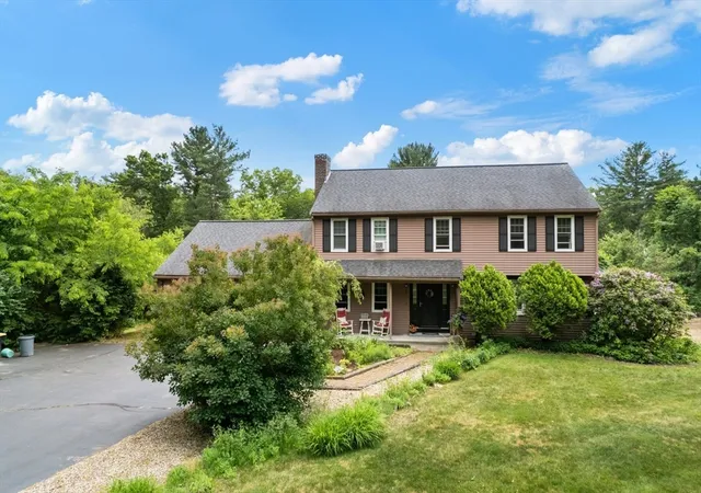 Homes for sale in Uxbridge, MA | 3 Pudding Street, Uxbridge, MA 01569 | MLS# 73536624