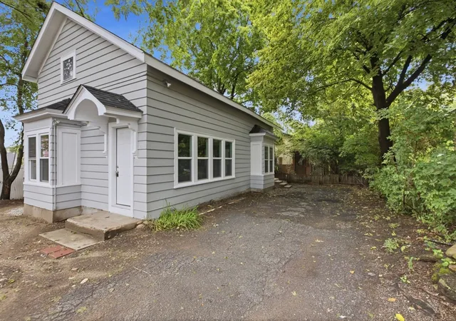2nd image of 25 Redman Pl, Fitchburg, MA 01420 | MLS# 73560789