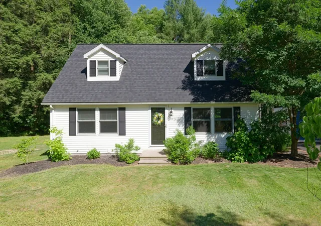 Homes for sale in Uxbridge, MA | 24 Woodland Rd, Uxbridge, MA 01569 | MLS# 73537882