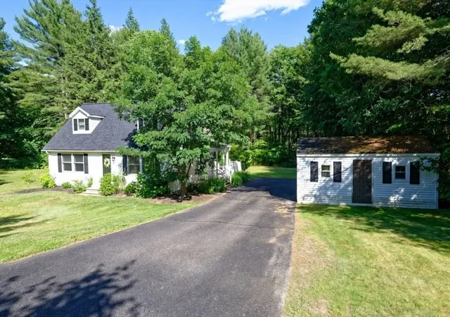 Homes for sale in Uxbridge, MA | 24 Woodland Rd, Uxbridge, MA 01569 | MLS# 73537882