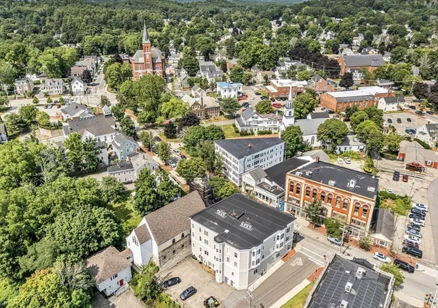 2nd image of 104 Main St, Amesbury, MA 01913