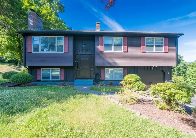 Homes for sale in Westfield, MA | 45 Skyline Dr, Westfield, MA 01085 | MLS# 73541016