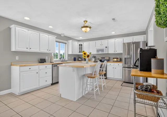 2nd image of 3 Janes Dr, Littleton, MA 01460 | MLS# 73568327