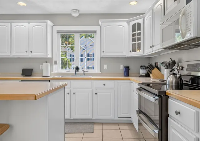 4th image of 3 Janes Dr, Littleton, MA 01460 | MLS# 73568327