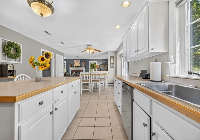5th image of 3 Janes Dr, Littleton, MA 01460 | MLS# 73568327