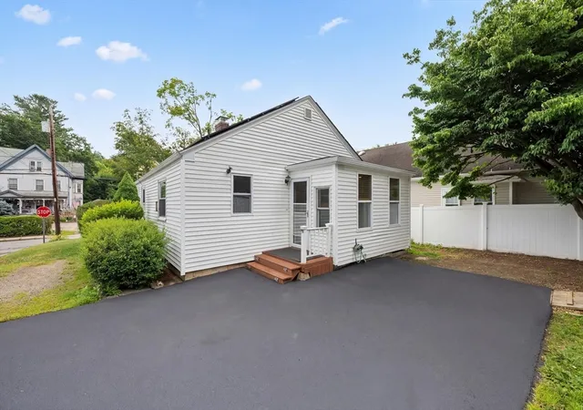 3rd image of 29 Pleasant St, Spencer, MA 01562 | MLS# 73550053