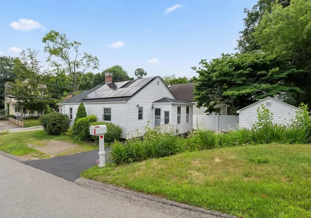 5th image of 29 Pleasant St, Spencer, MA 01562 | MLS# 73550053