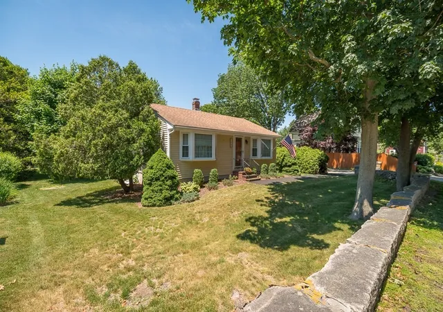 Photo 3 of Sale Pending at 173 Main St, Rockport, MA 01966 | MLS# 73547544 | Listing updated on 2026-09-08