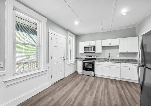 Homes for sale in Northampton, MA | 76 Maple St, Northampton, MA 01062 | MLS# 73466170