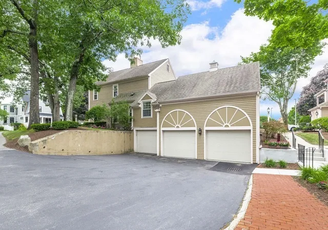 Homes for sale in Needham, MA | 19 Oakland Ave #19, Needham, MA 02492 | MLS# 73546889