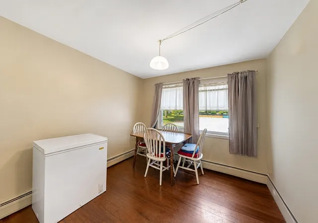 4th image of 48 Manor Ct, Springfield, MA 01118