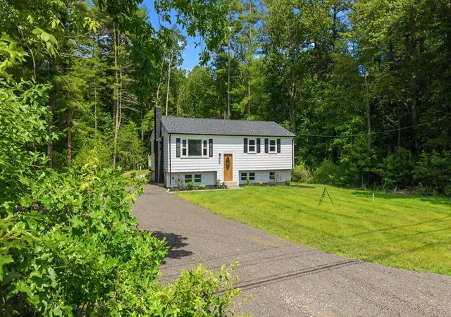 2nd image of 159 Walnut St, Halifax, MA 02338 | MLS# 73544750