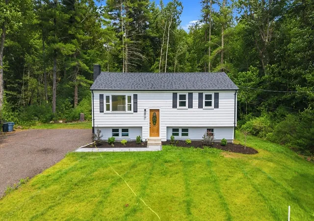 4th image of 159 Walnut St, Halifax, MA 02338 | MLS# 73544750