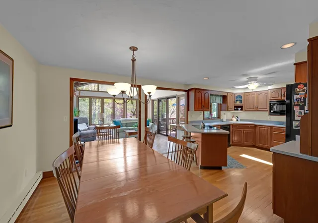 4th image of 45 Lake St, Shrewsbury, MA 01545 | MLS# 73518108