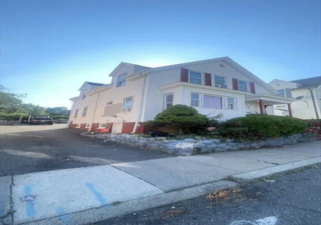2nd image of 14 Union Ct, Lynn, MA 01902 | MLS# 73546818
