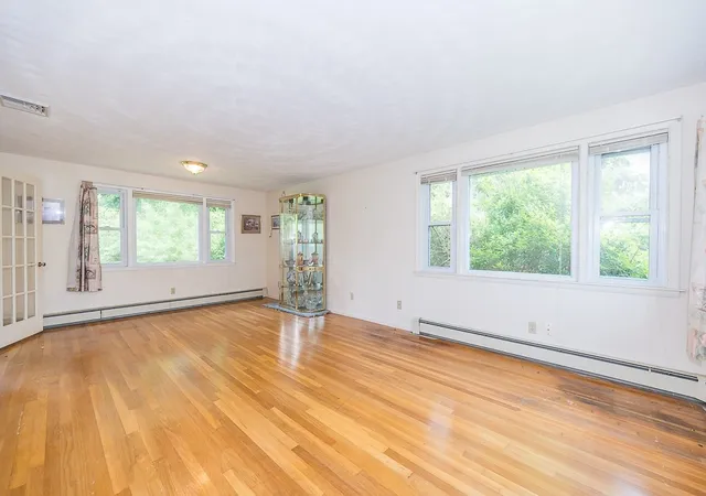 Photo 3 of Sale Pending at 27 Chevy Chase Rd, Worcester, MA 01606 | MLS# 73528987 | Listing updated on 2026-09-18