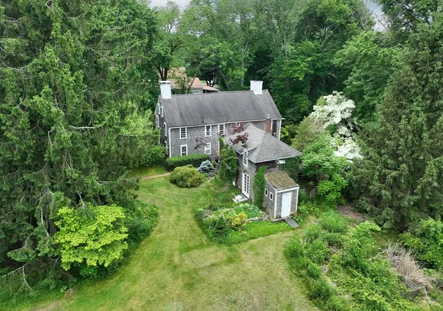 3rd image of 374 High St, Pembroke, MA 02359 | MLS# 73556823