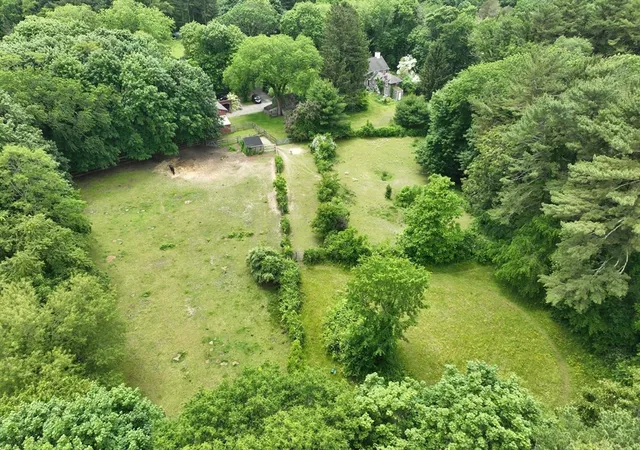 4th image of 374 High St, Pembroke, MA 02359 | MLS# 73556823