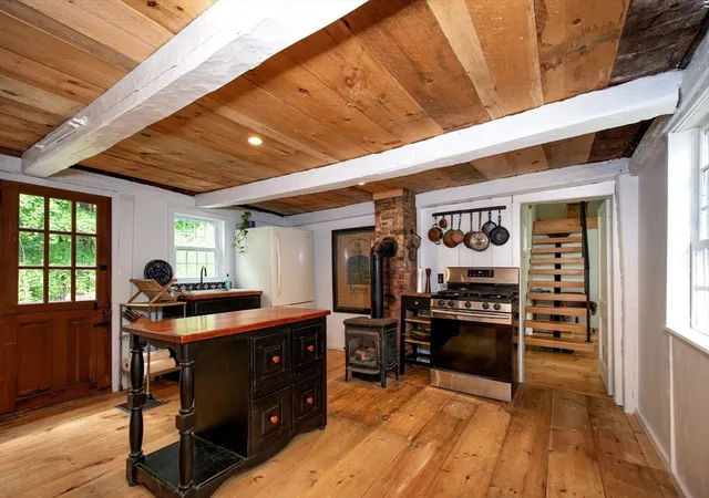 5th image of 374 High St, Pembroke, MA 02359 | MLS# 73556823