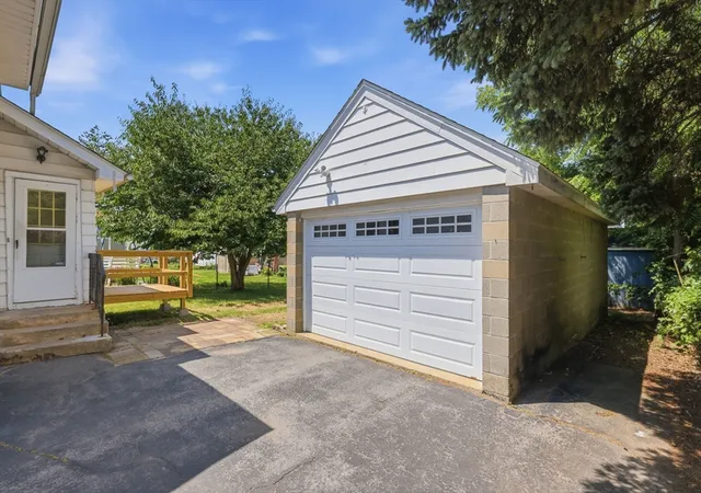 Photo 3 of Sale Pending at 17 Rollinson Rd, Worcester, MA 01606 | MLS# 73553118 | Listing updated on 2026-09-18