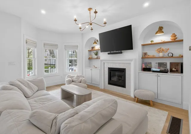 Listing Photo 4 - Condo for sale in building located at 17 Manning St, Medford, MA 01938 - Unit #17