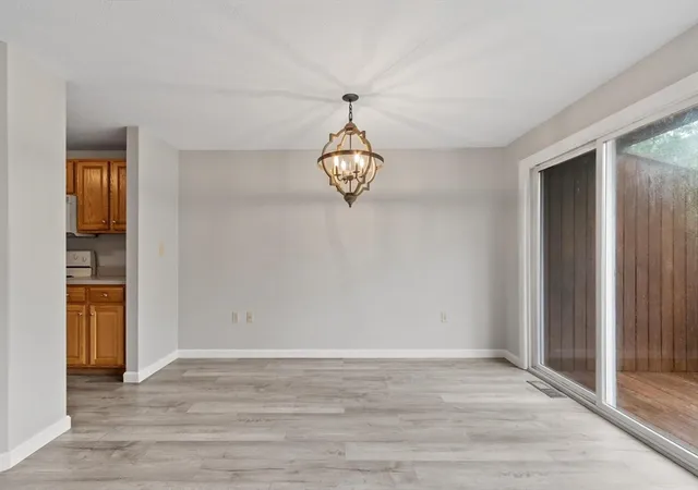 4th image of 9 Grn Briar Rd, Fitchburg, MA 01420