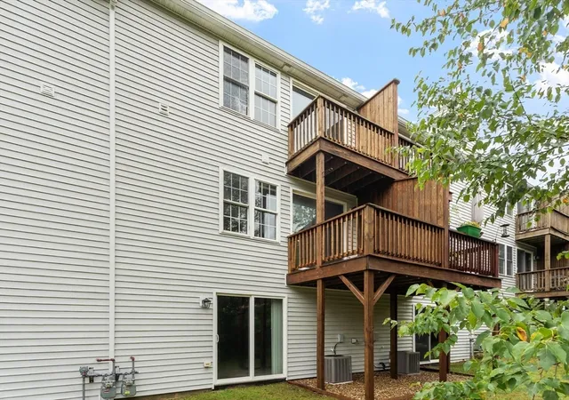 5th image of 9 Grn Briar Rd, Fitchburg, MA 01420
